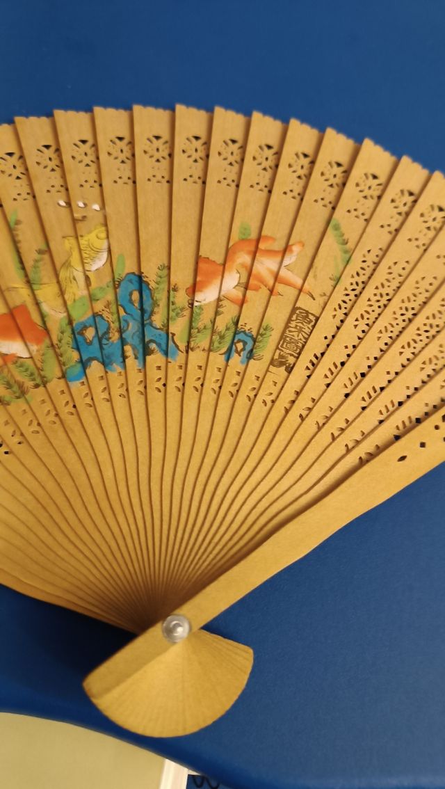 Abanico de madera chino