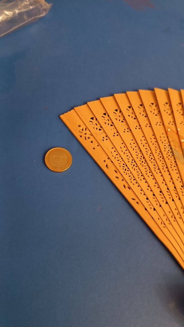 Abanico de madera chino