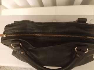 Bolso piel marrón de Uterqüe