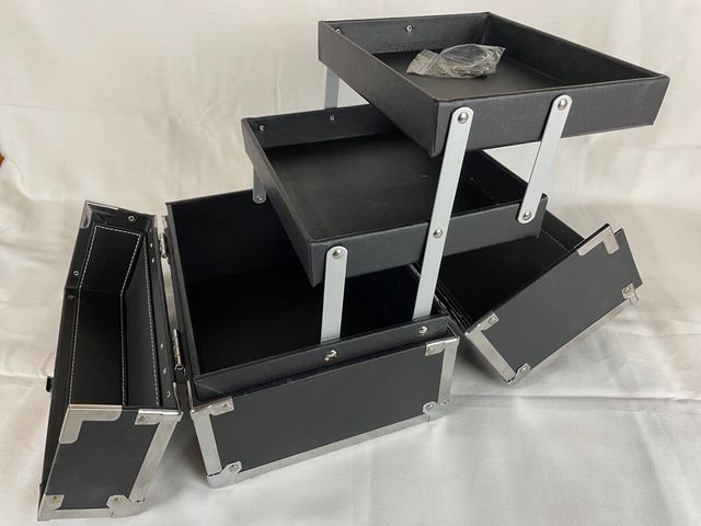 BEAUTY CASE con ripiani scorrevoli