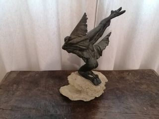 Escultura de Josep Bofill "el vuelo"