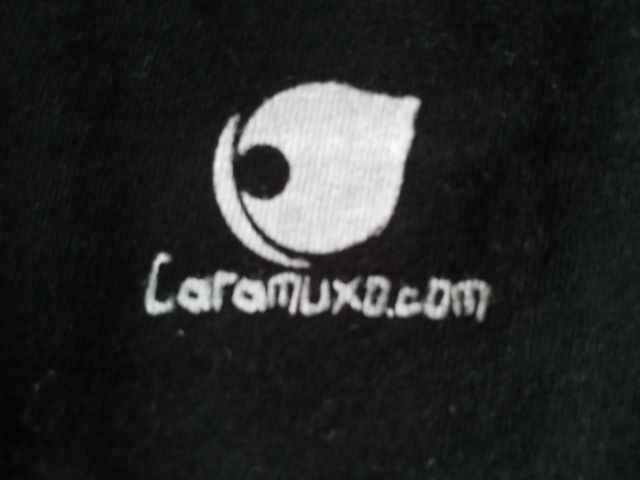 Camiseta 'teño o demo no corpo"