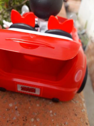 Disney: Minnie con auto coupè