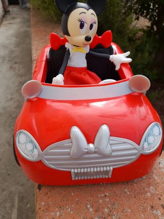 Disney: Minnie con auto coupè
