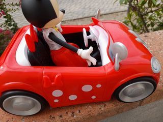 Disney: Minnie con auto coupè