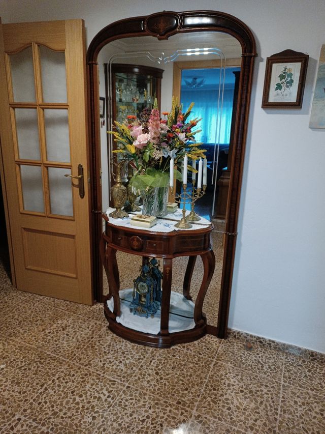 Consola de madera con espejo