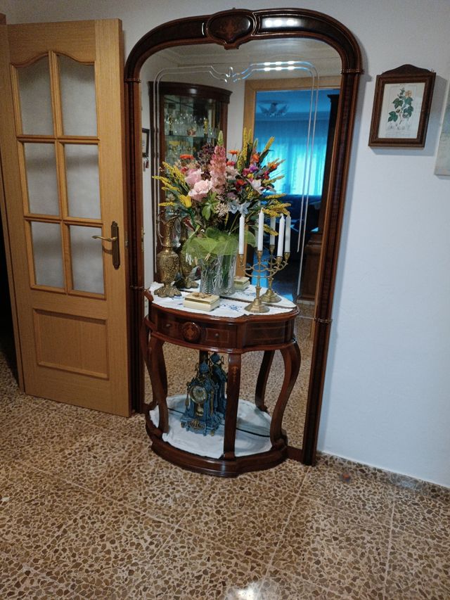 Consola de madera con espejo