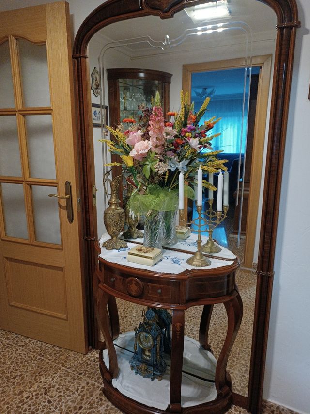 Consola de madera con espejo