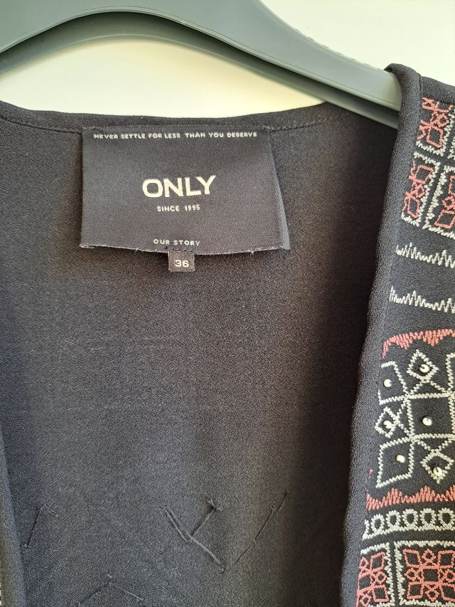 Blazer nero con motivi etnici Only