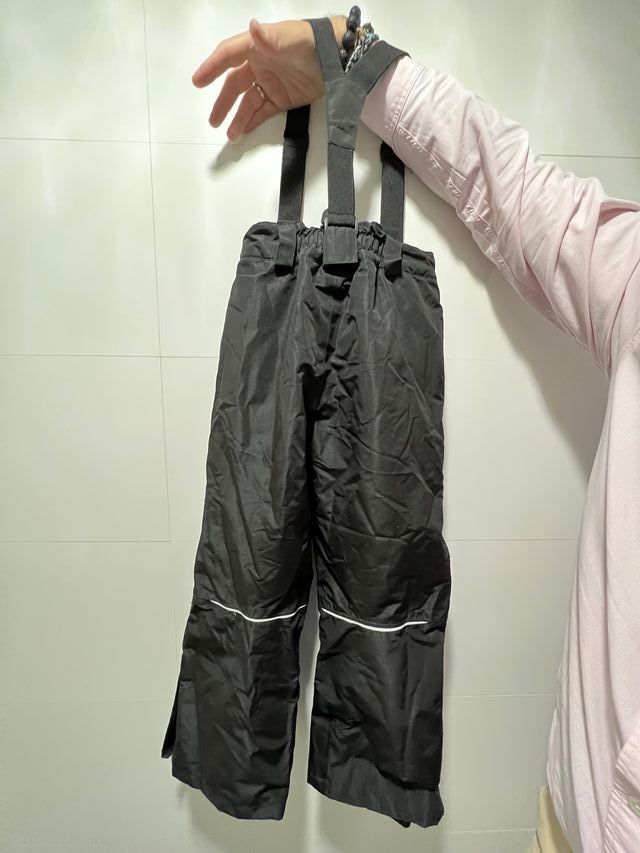 Pantalón de nieve infantil. Nuevo. T: 122-128