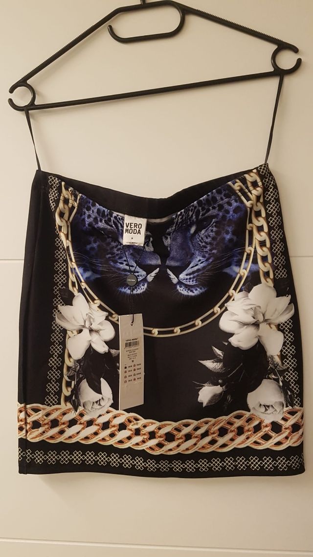Falda Vero Moda sin estrenar. 