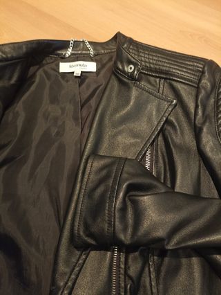 CAZADORA CUERO NEGRA TALLA 38