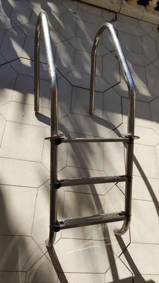 Escalera piscina