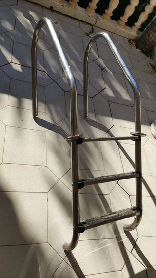 Escalera piscina