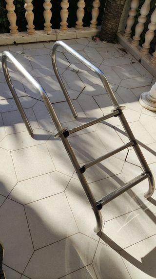 Escalera piscina