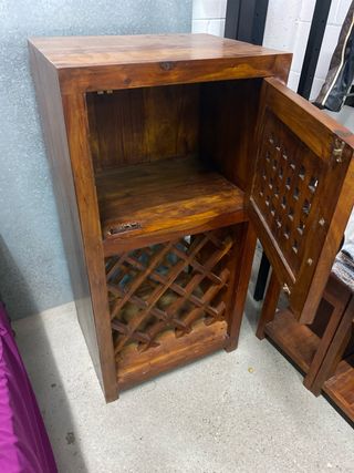 botellero de madera tallada