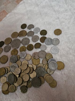 Lote de monedas pesetas (algunas muy antiguas)