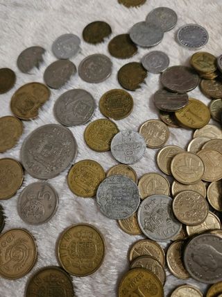 Lote de monedas pesetas (algunas muy antiguas)