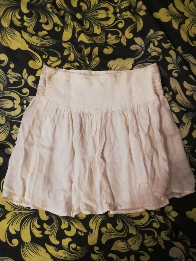 Top bianco con fascia ricamata