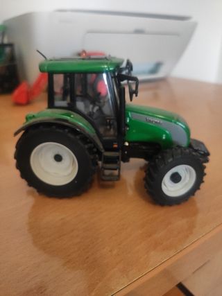 Tractor valtra universal hobbies