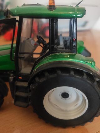 Tractor valtra universal hobbies