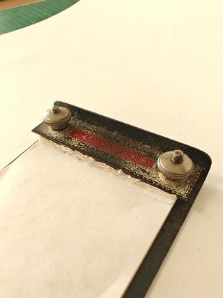 Antiguo soporte para notas