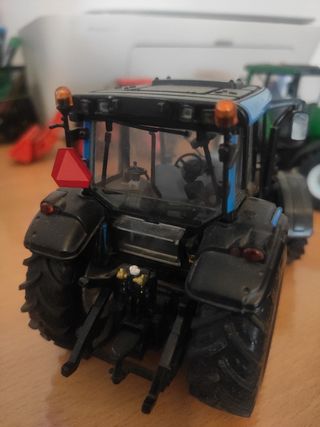 Tractor valtra serie T escala