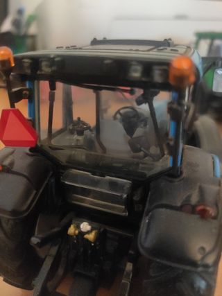 Tractor valtra serie T escala