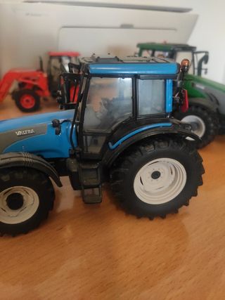 Tractor valtra serie T escala