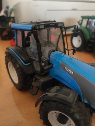 Tractor valtra serie T escala