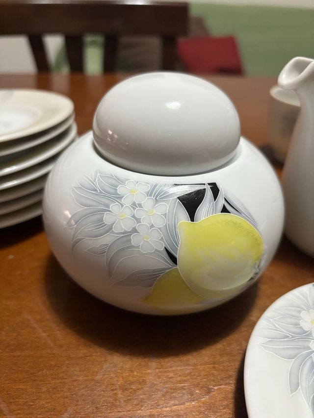 serviziotazzine e piatti ,zuccheriera,Lattiera