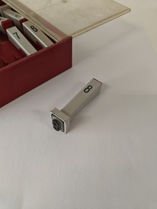 Antiguos sellos de caucho con números