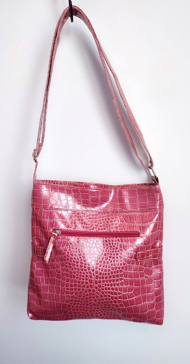 Bolso rosa imitación piel cocodrilo