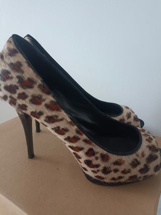 Zapato de piel de Zara