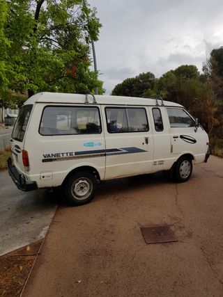 Alquiler Nissan Vanette 1991 combi-8