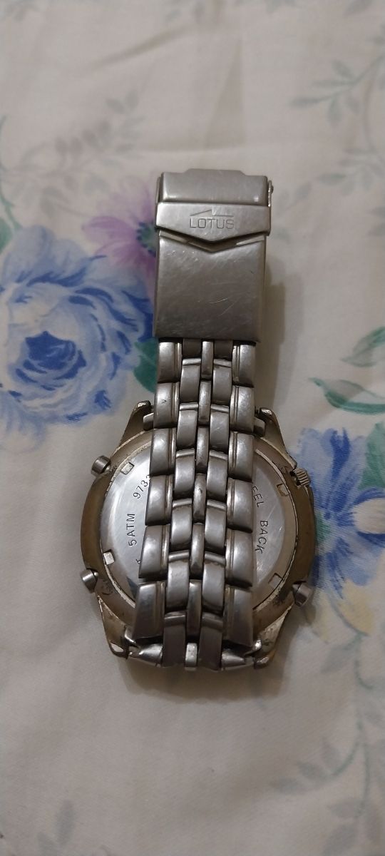 Reloj lotus titanium