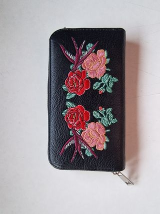 Bolsito monedero bordado Stradivarius