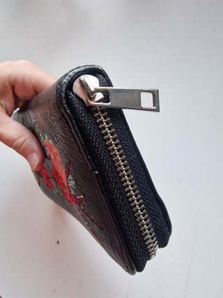 Bolsito monedero bordado Stradivarius