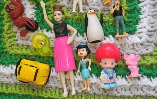 Figuras y muñecos pequeños plástico ,pvc
