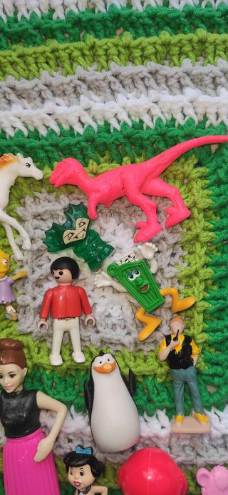 Figuras y muñecos pequeños plástico ,pvc