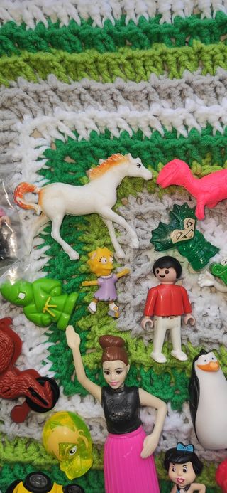 Figuras y muñecos pequeños plástico ,pvc