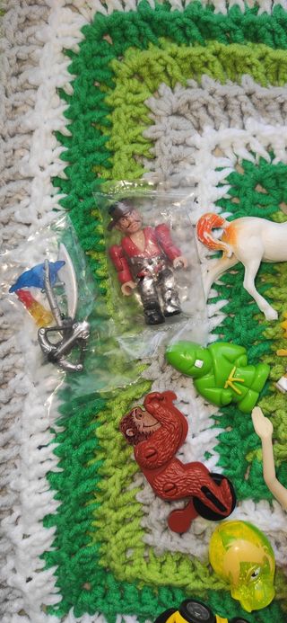 Figuras y muñecos pequeños plástico ,pvc
