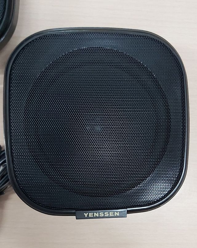 Juego de 2 altavoces de 25w.
