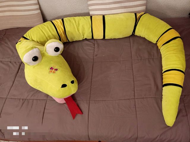 SERPIENTE GIGANTE DE PELUCHE de segunda mano por 12 EUR en
