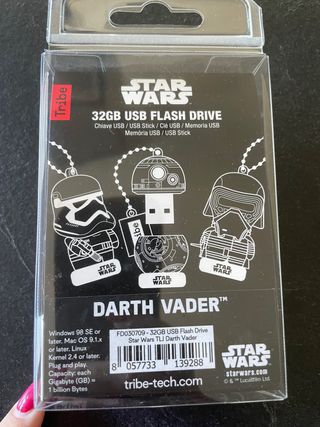 USB 32 GB flash drive