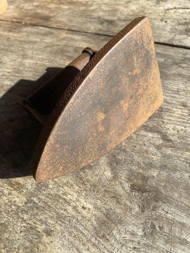 Plancha de hierro antigua