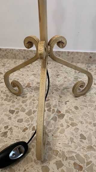 Lámpara de pie de forja