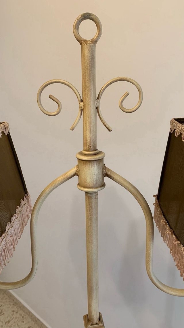 Lámpara de pie de forja