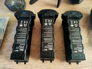 Drone Hubsan Zino Pro 4k. 3 batterie