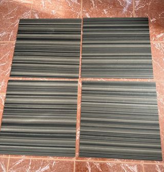 70m2 DE SUELO DE VINILO EN BALDOSAS DE 50x50cm 